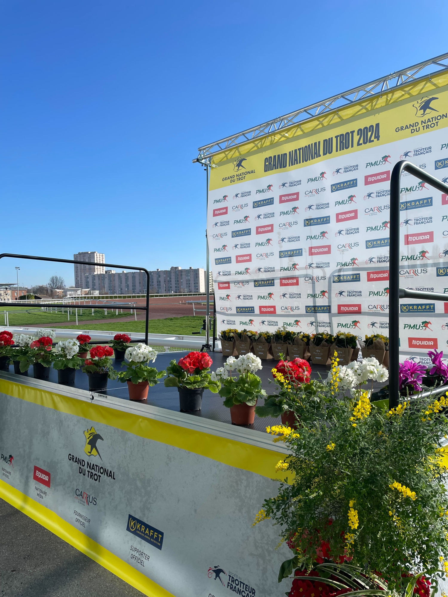 Podium événementiel tournée grand national du trot